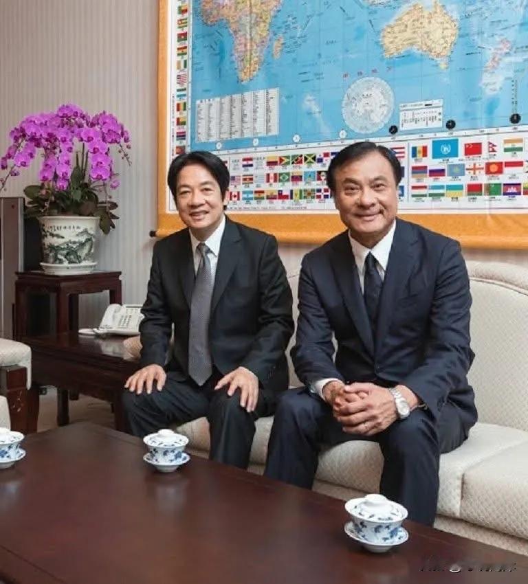 蔡英文人马苏嘉全接任海基会董事长。苏嘉全其实是给谢长廷挪位置的。在目前两岸形势下