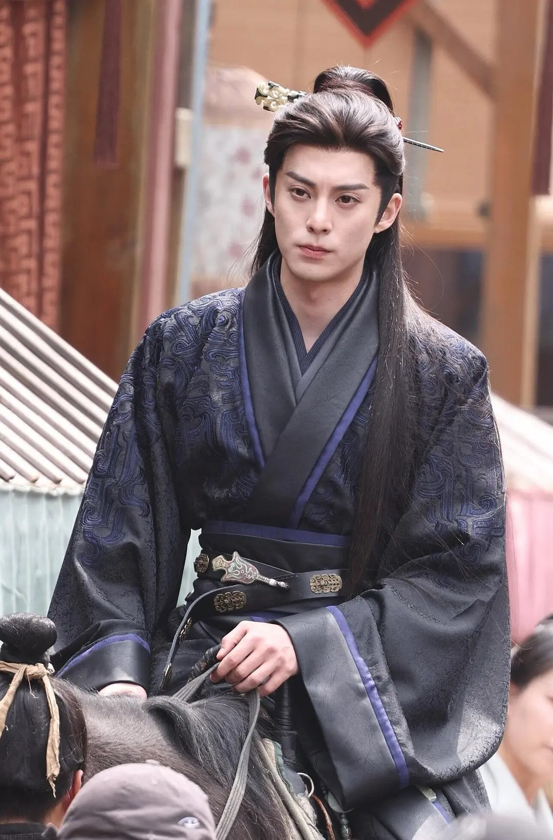 张凌赫和王鹤棣谁的骑马造型更帅？