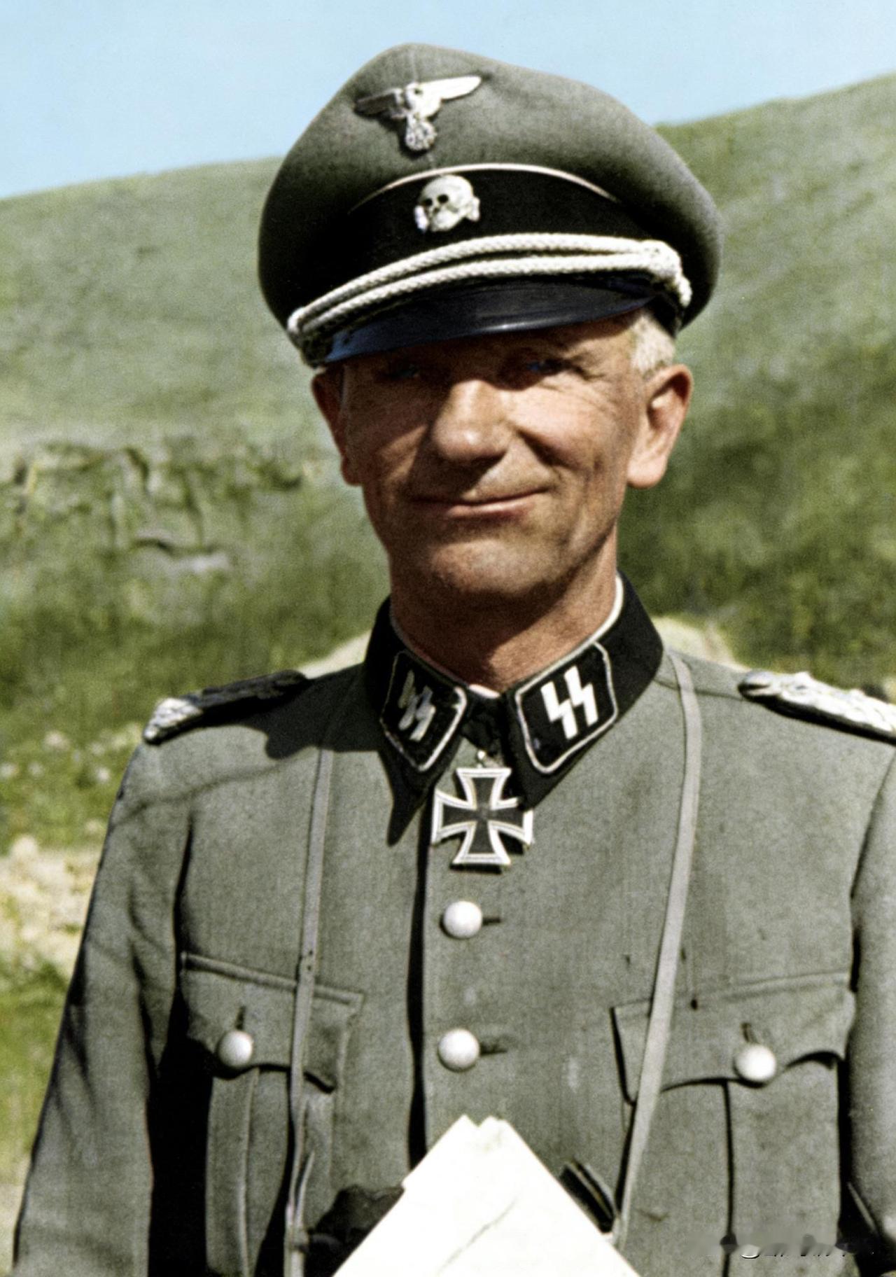 这张照片的特别之处在于，两边领章都是SS，很少见。历史历史老照片二战