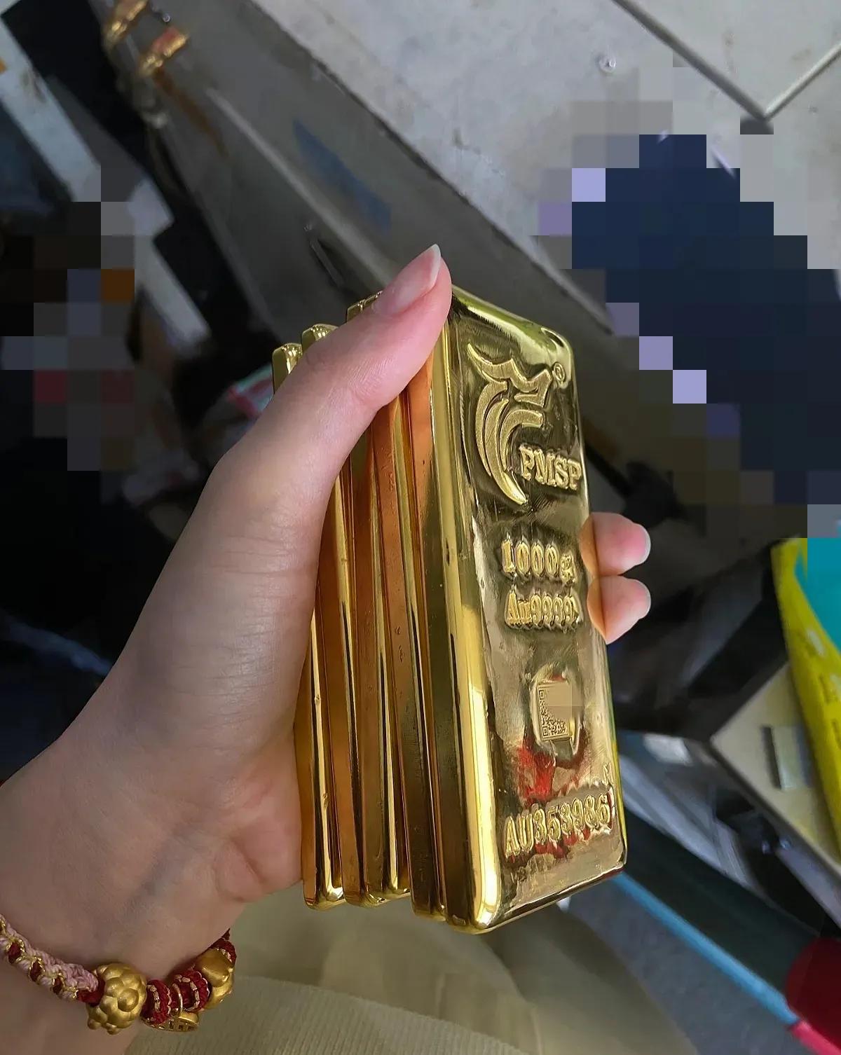 奉劝大家，不要卖黄金！不要卖黄金！你别看现在天天涨，大家都以为总有一天会暴