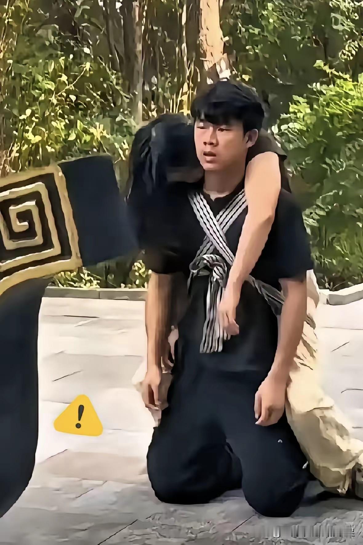 看了山东张明荣这事儿我跟我儿子说你可以很爱一个女生可以给她一切，但是一定不要