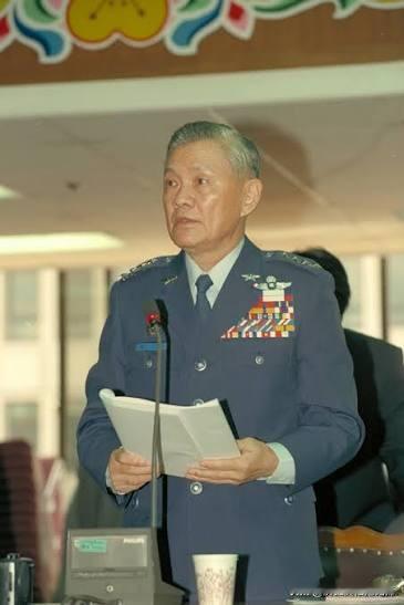 95岁的台空军一级上将、前行政机构负责人唐飞，向媒体吐露，不知他此生还能否看到两