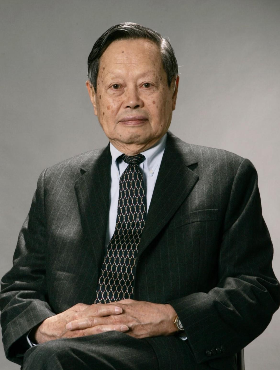 杨振宁将清华薪资，诺贝尔奖金捐献出来，看到金额，才知道多伟大杨振宁7岁就住进