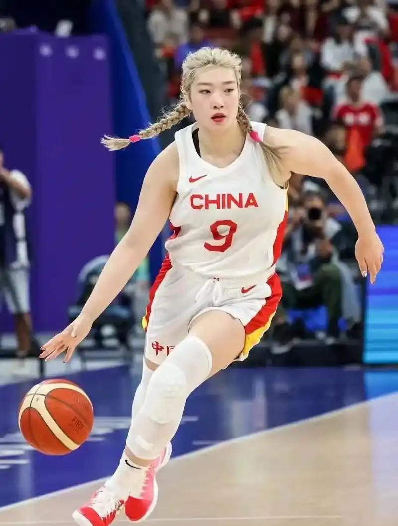 女篮出乎宫鲁鸣指导意料之外李梦被排除女篮的时候，宫鲁鸣指导的设想是这样的:
