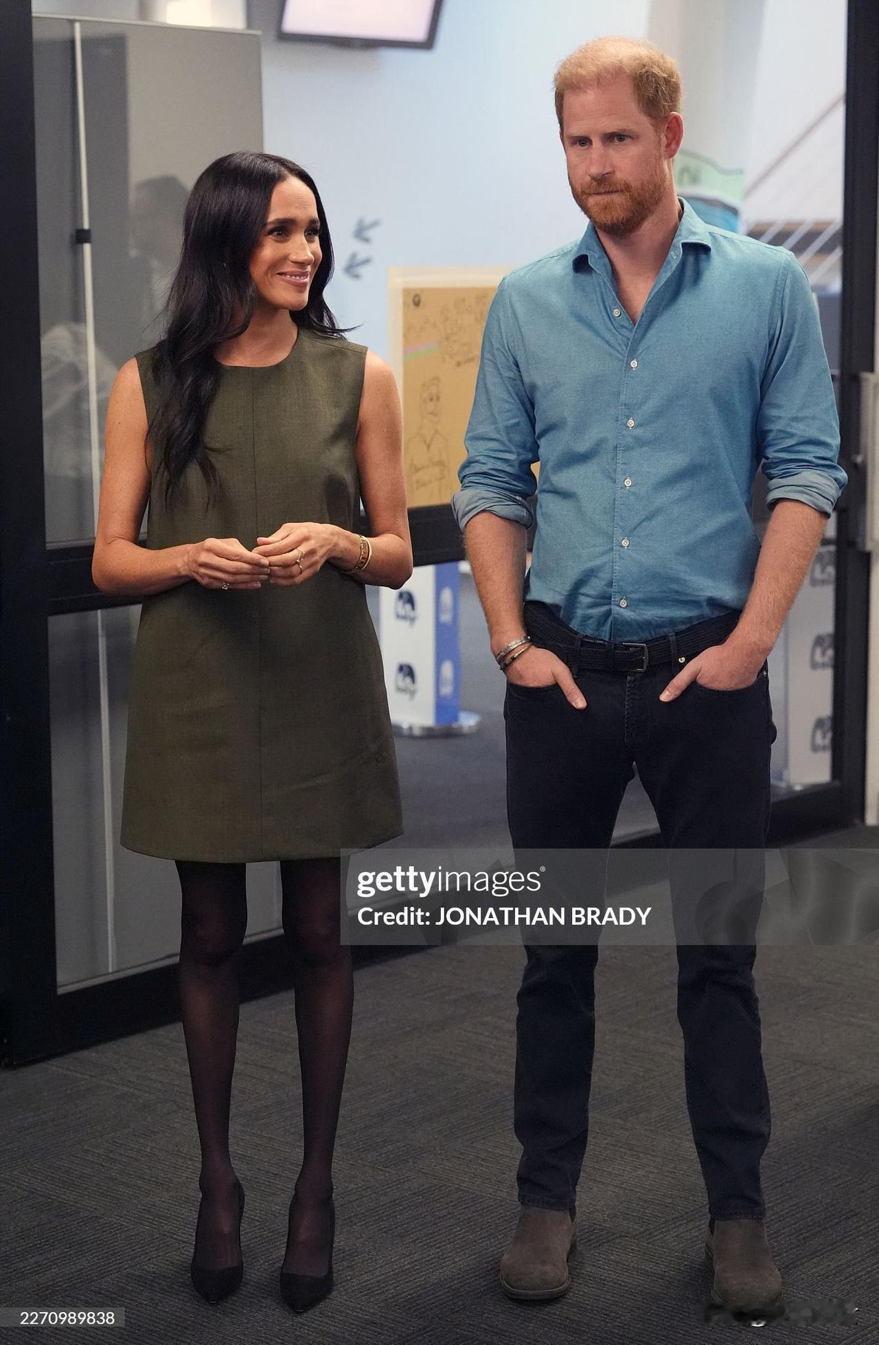 哈里梅根的澳大利亚之行来到了第三天！梅根王妃再次发挥其时尚优势，带来了更加不同