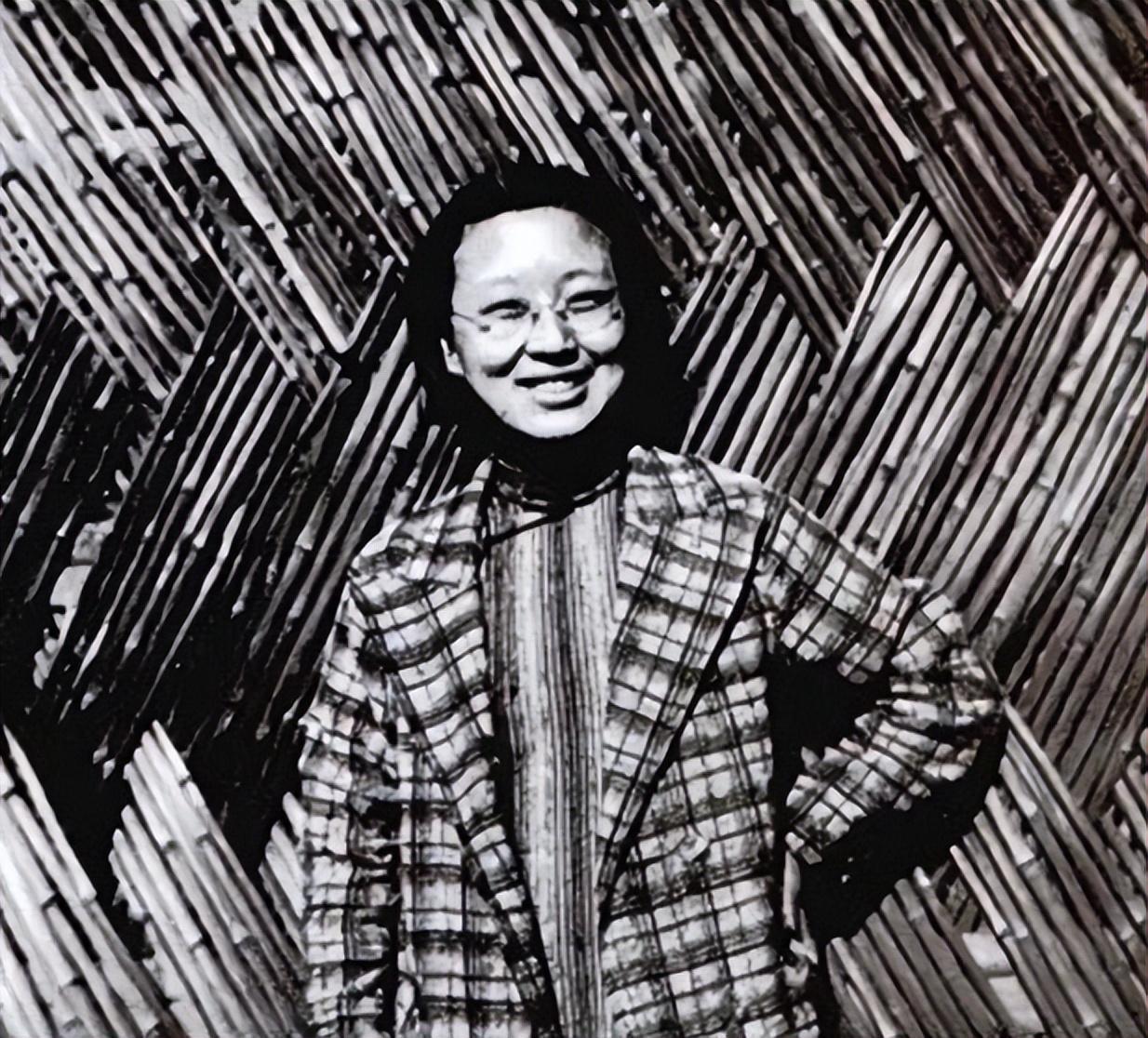 一句“我认得你”，改变了她的后半生1946年7月，延安。一个面容憔悴、头发斑