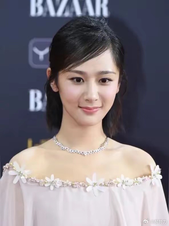 杨紫、迪丽热巴、赵丽颖，三位顶流花旦，竟集体对《浪姐》说了“不”。别扯什么档期冲
