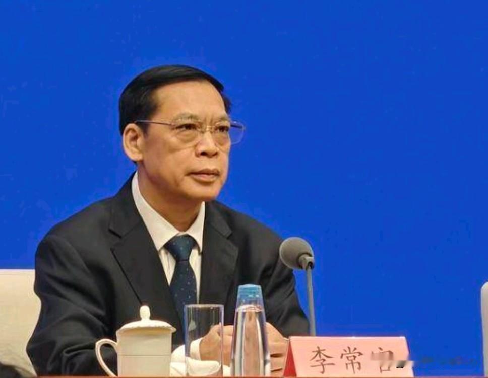 民政部主官正式完成调整！8月28日，十四届全国人大常委会会议表决，决定免去陆治原