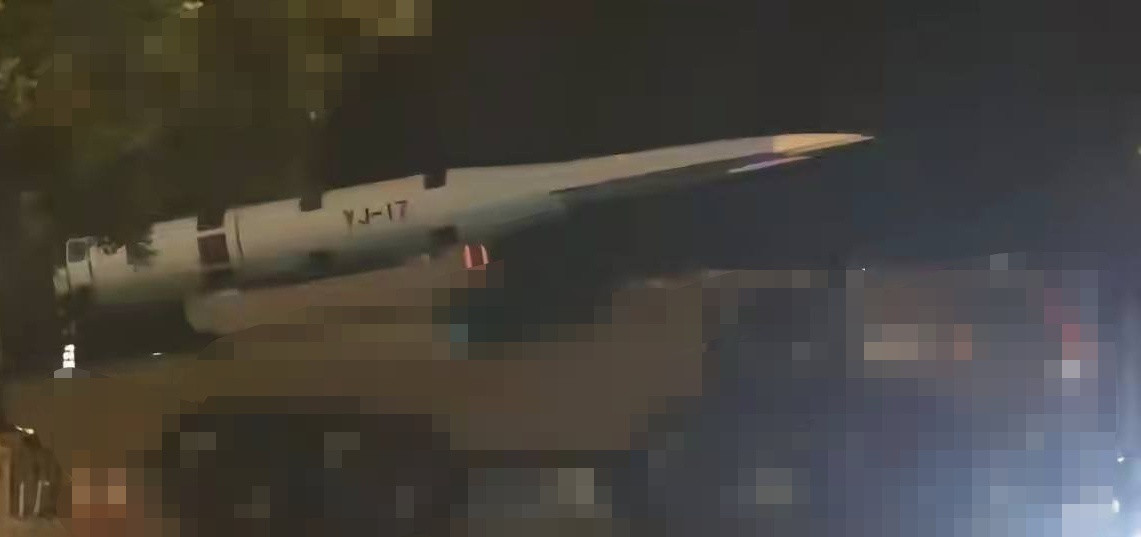 YJ高超3兄弟2️⃣升力体滑翔弹DF17横空出世的时候全球哗然！那不大的身材加上