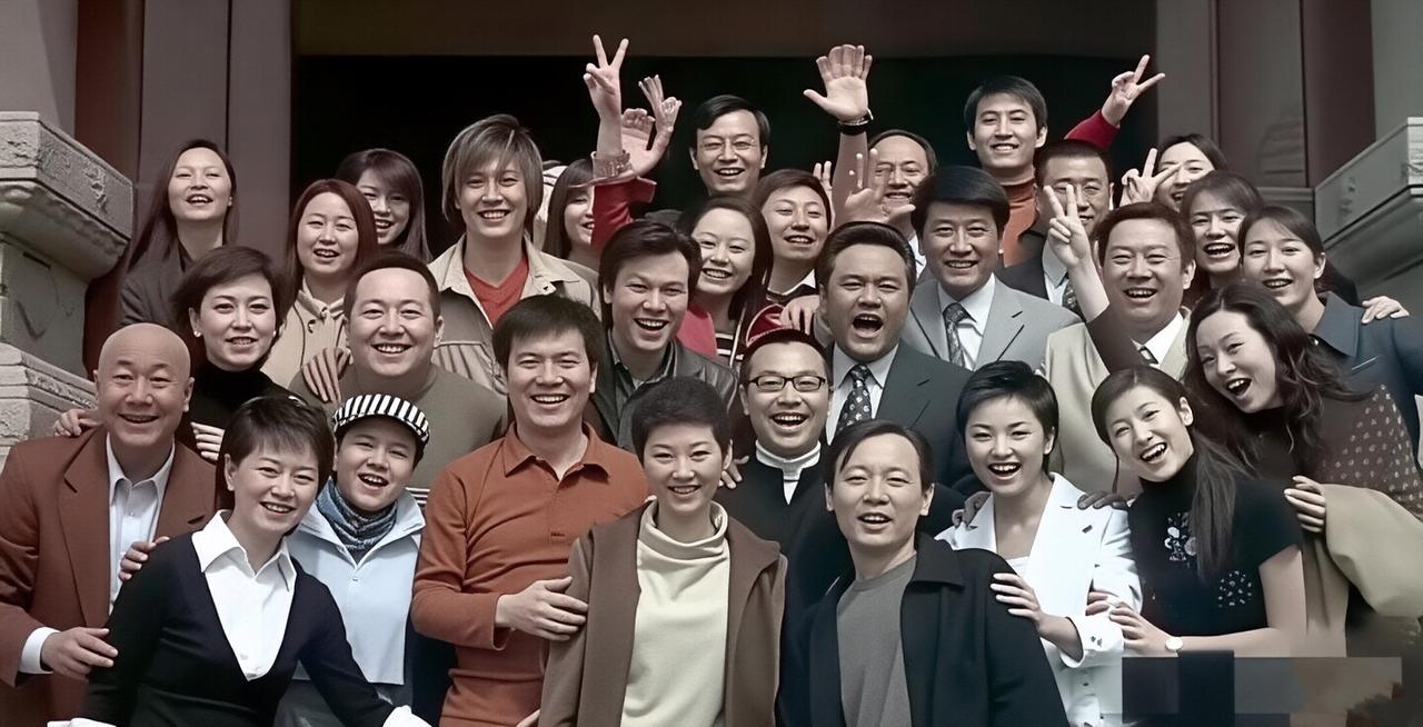 一众央视主持人与影视演员同框：我只认出了赵保乐、刘仪伟、董浩、李彬、鞠萍、徐