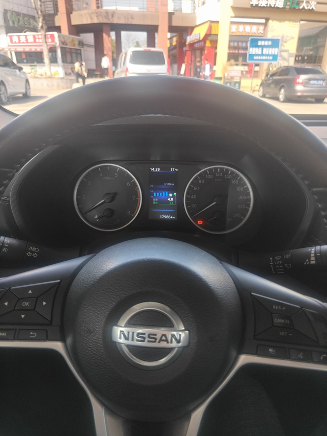 油耗一直很稳定我的轩逸已经三年了，才跑不到两万公里，油耗一直都很稳定，行车中尽