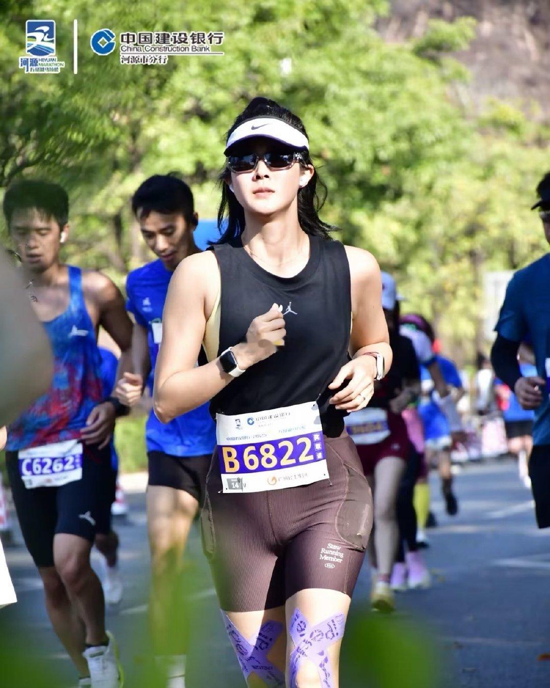 跑个步还带摄影师的，一般是什么人物？