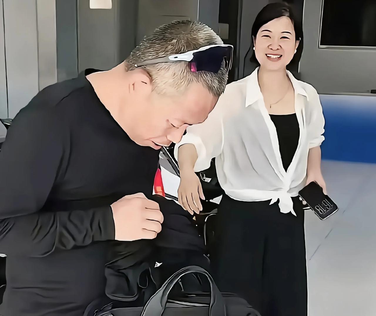 张雪的师父太会玩了，把张雪的老婆“星姐”当场原地直接笑喷张雪老婆星姐这回算是