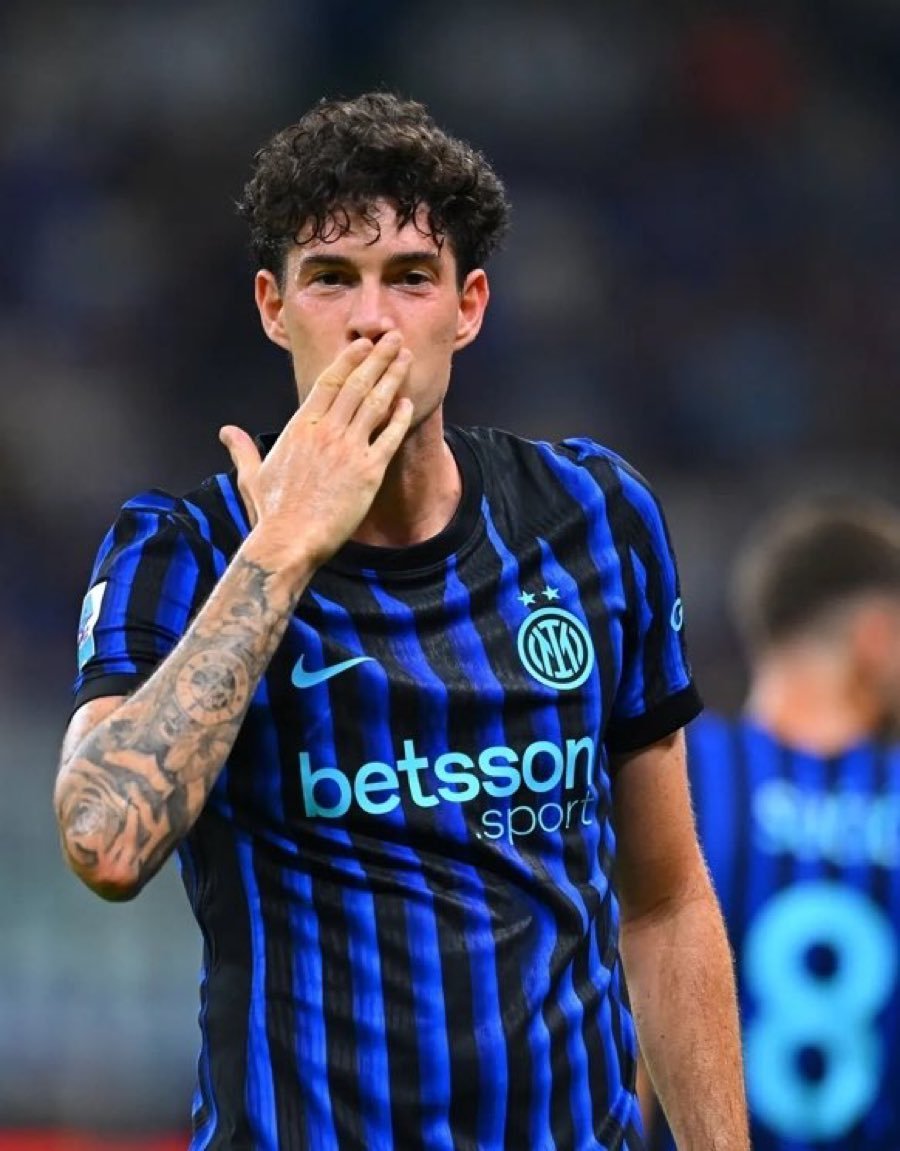 每体：国际米兰已经开始在转会市场上寻找巴斯托尼的替代者。巴塞罗那计划从四月份开始