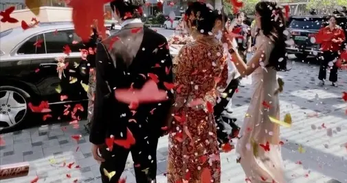 一对新人举办婚礼遇上奔跑吧录制, 新娘回应: 非常激动粉丝好热情
