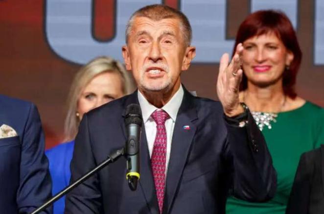 捷克大选一出结果全欧洲都傻了眼，之前还哐哐给乌克兰送炮弹的“援乌老大哥”一夜之间