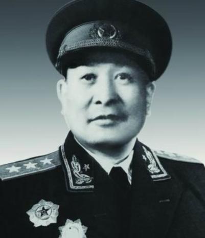 1949年，74军军长邱维达被俘，负责审核战犯名单的钟期光看到他的名字后，笑道：