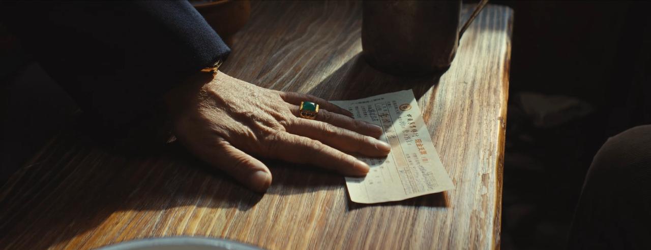 《生命树》里丁董事长砸下重金，根本不是为了守护可可西里，而是想把它掏空。这位广