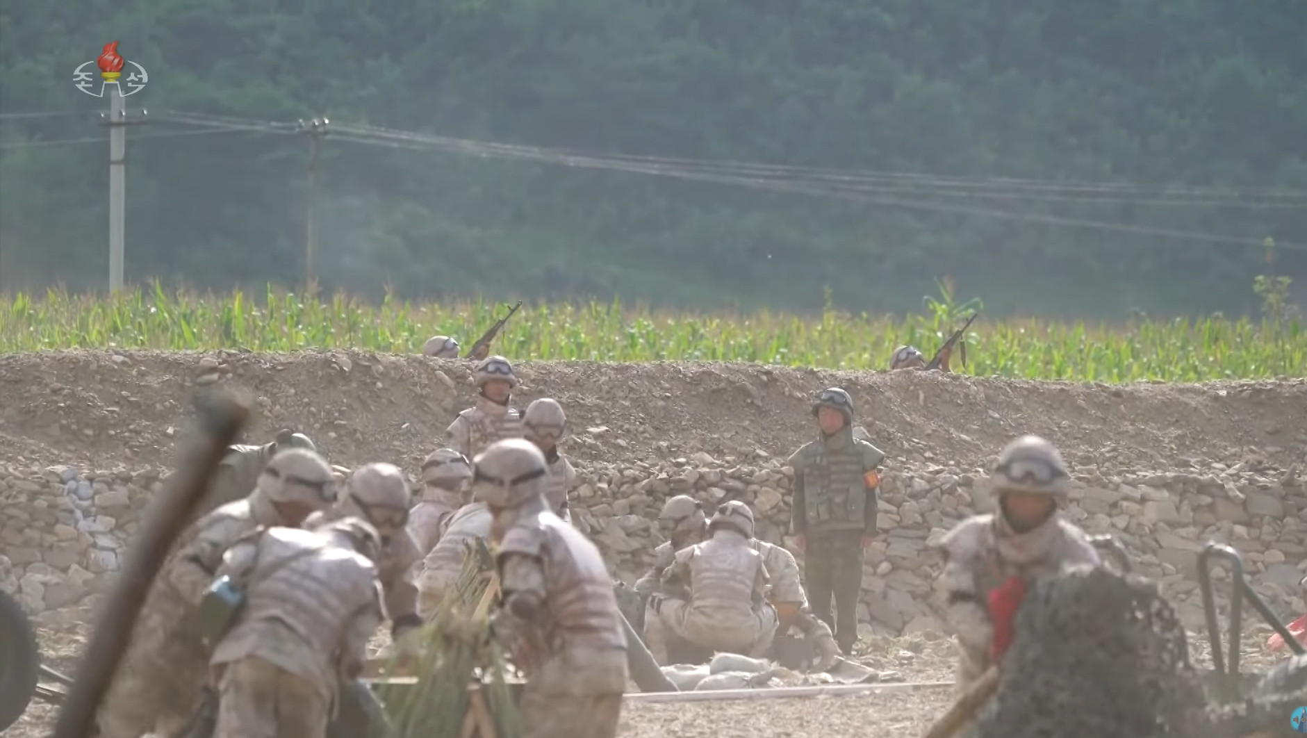 朝鲜人民军的俄乌战场经验，迫击炮阵地边安排FPV自杀机警戒哨。​​​