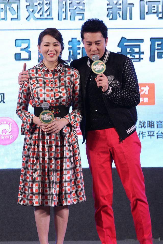 这才是线下伊能静无滤镜的样子，让不少网友直呼，“”以后再也不相信滤镜上了。但是伊