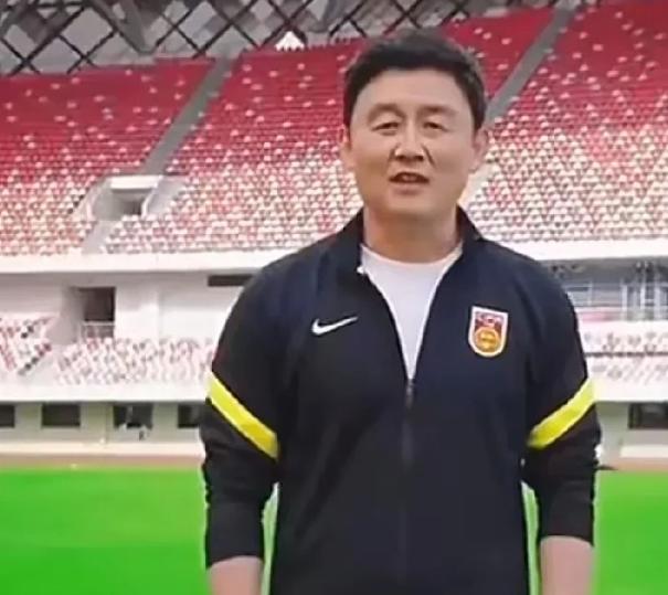 6月8日，无证教练董路直接喊话孙继海："不服气来踢一场，你们球员的费用我也全包了