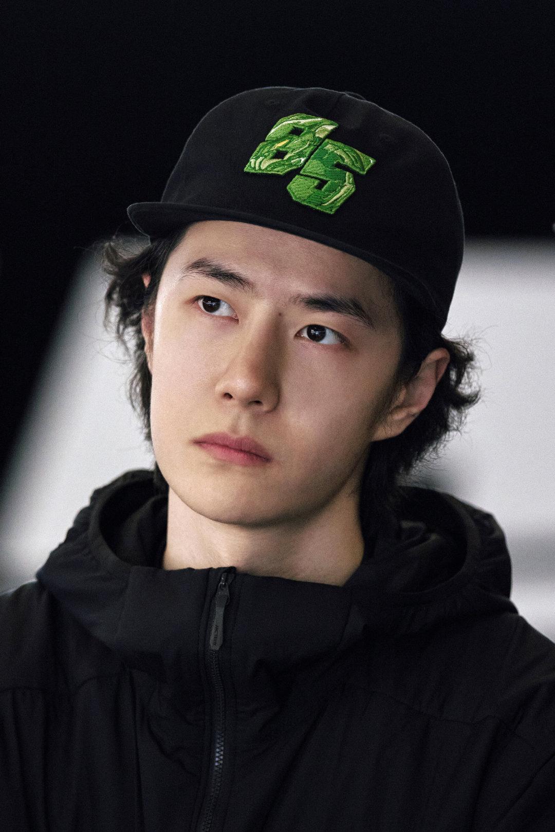 心有定向，稳控方寸，举起来要命，甜起来更要命[笑着哭]。冷冷的酷酷的85号赛车