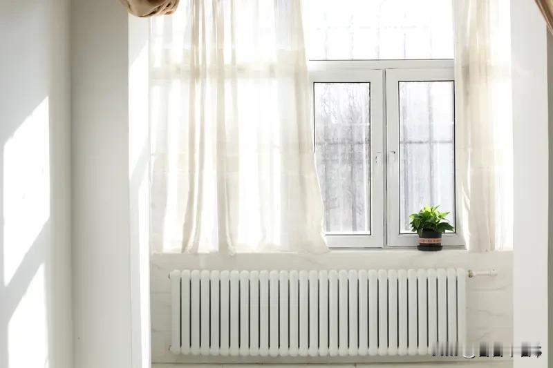 天津的同胞们，你们家里的暖气热乎了吗？我一天摸八百遍，咋就感觉不到热呢，那暖气片