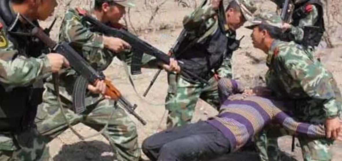 1997年，江西悍匪万光旭，与武警战士展开了持续2个小时的混战，万光旭一人