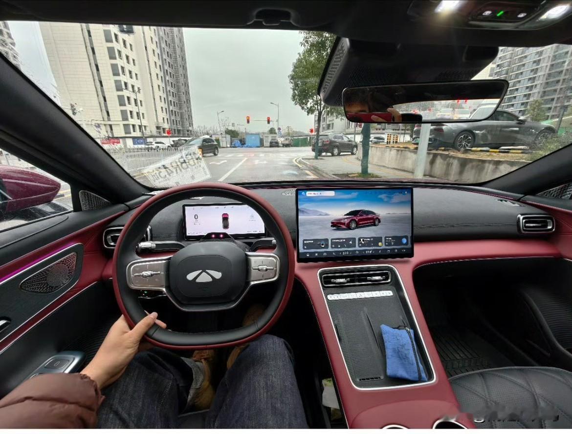 兄弟们，给大家试试奇瑞风云A9L光辉刚刚去拿车开了一个小时，底盘是真不错啊，双