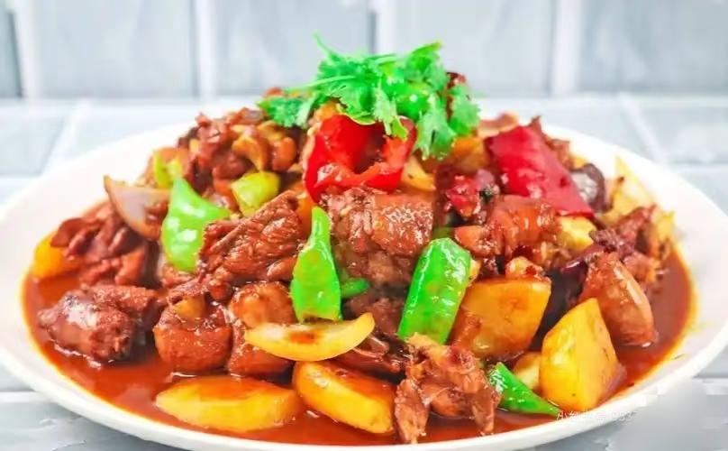 🔥大盘鸡，吃过都说好！🔥这道菜源自新疆，但在川渝地区也非常受欢迎，凭借其