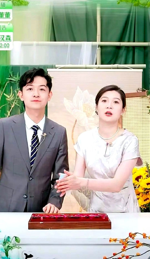 与辉同行回应了！用两个细节回应董宇辉出圈三周年，这样的仪式感让粉丝更加珍惜，