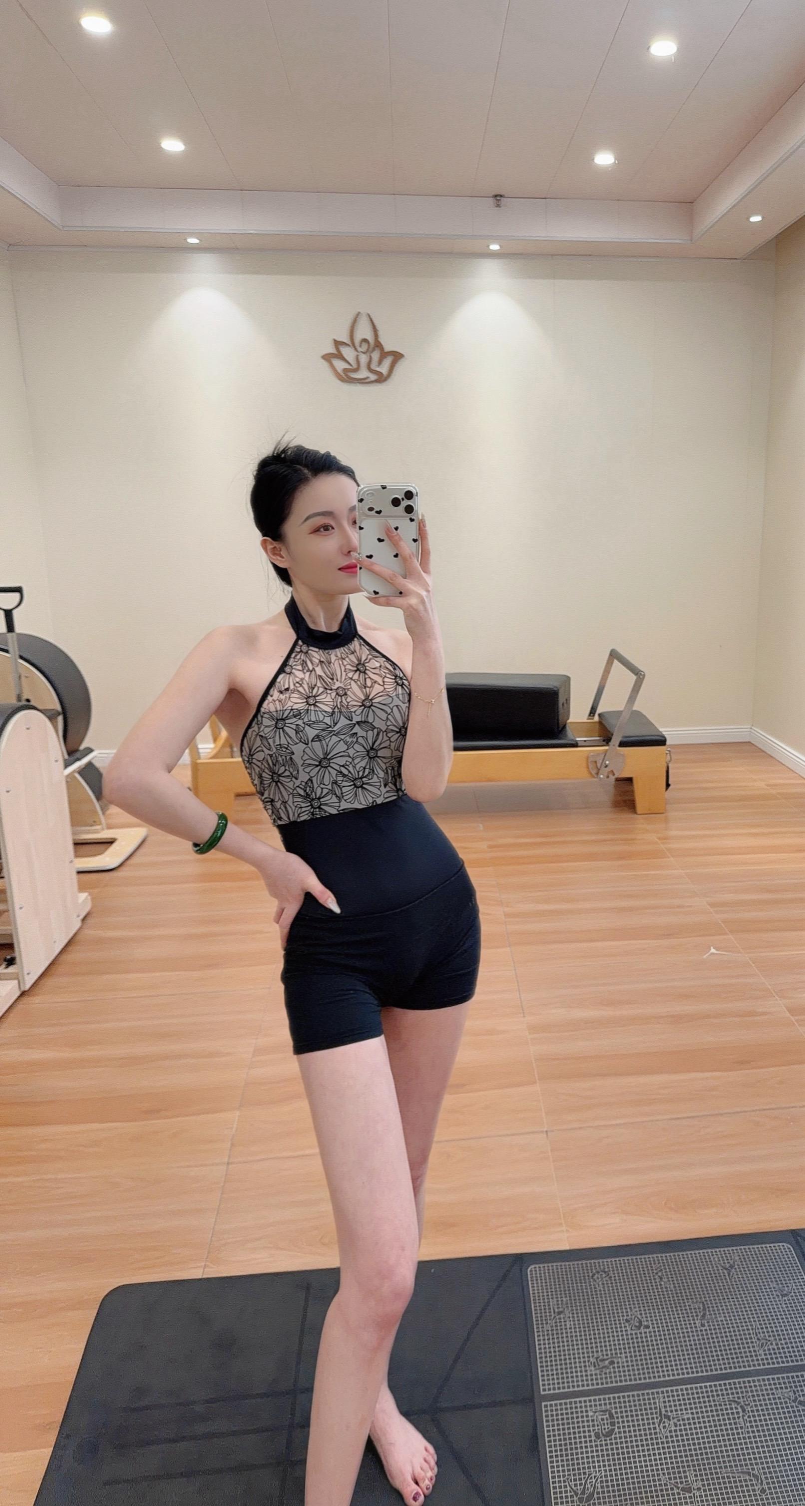 炫腹是减肥最低标准 自信是女人基本要求.