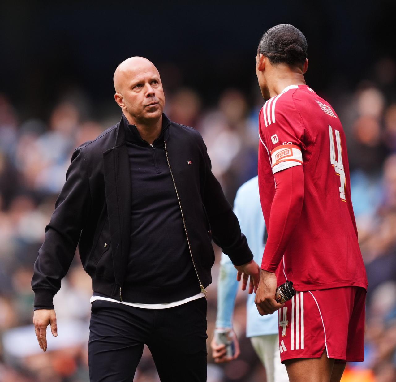 斯洛特感谢利物浦球迷的不离不弃：“赛前我们在巴黎街头散步的时候，尽管球队刚在曼城