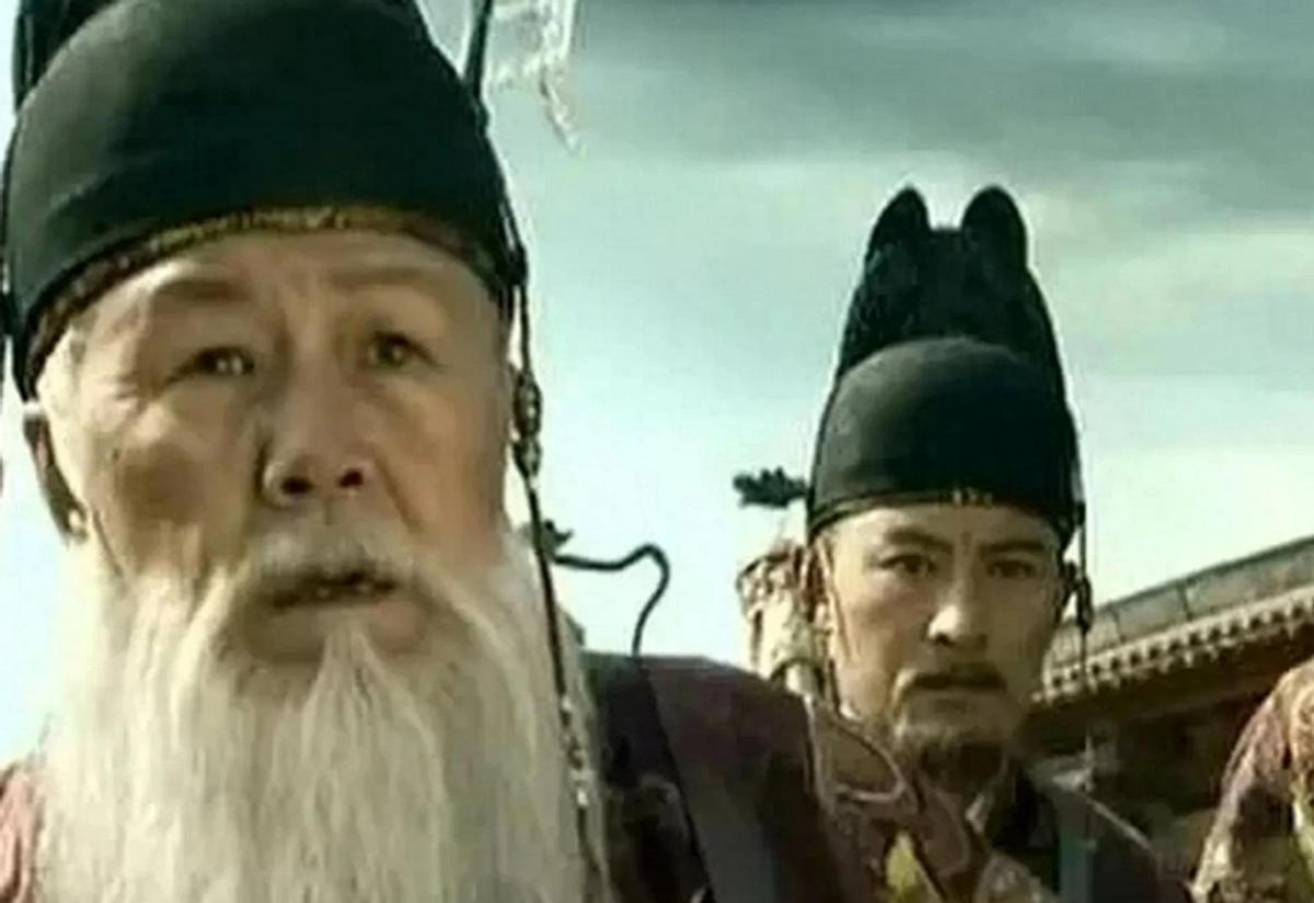 73岁,头发胡子全白了,他终于熬到了金榜题名,殿试第三名,探花。皇帝一看这老头,