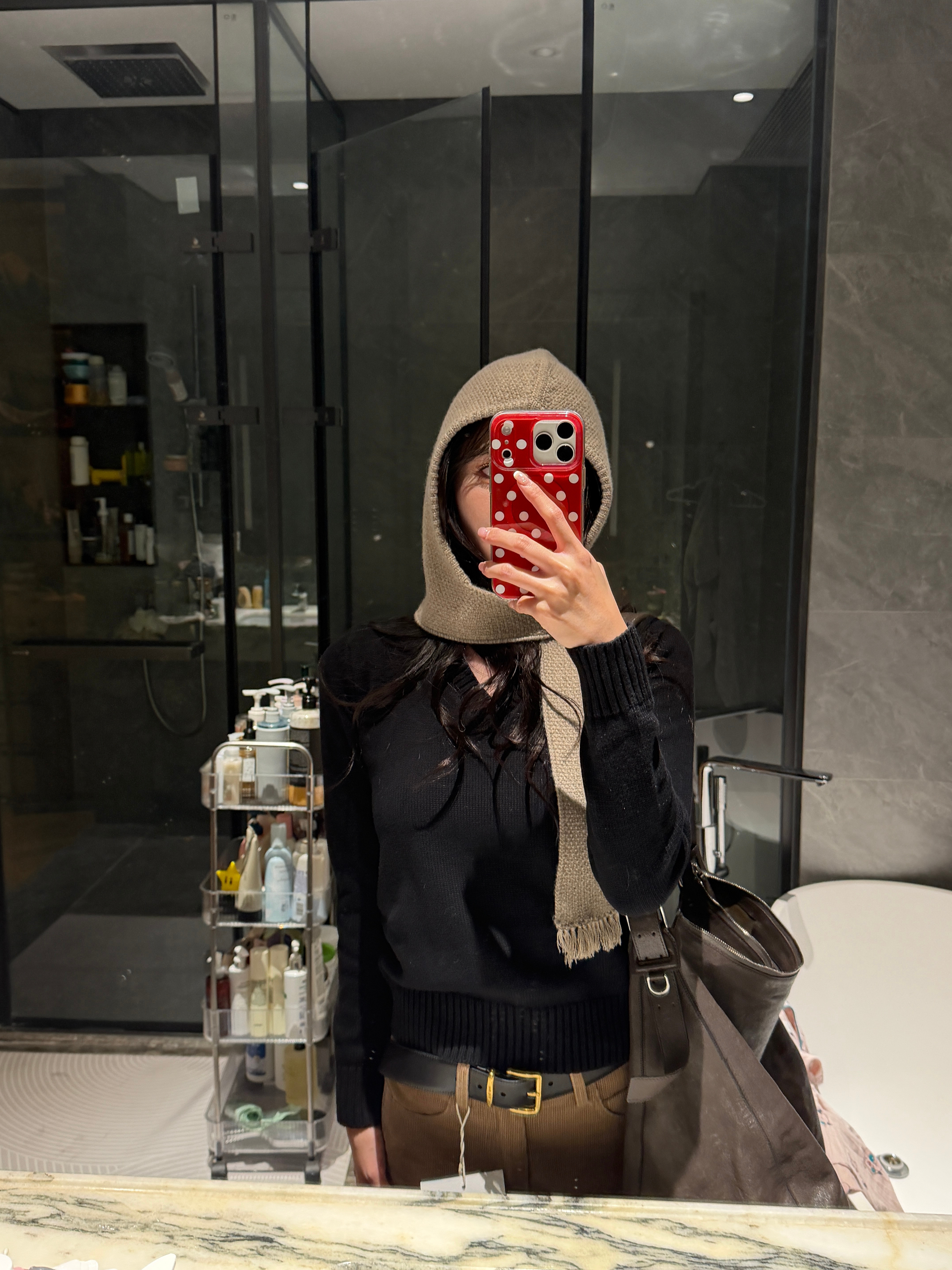 高能量小姐姐昨天忙到2点5点起来洗头还能拍广告赶飞机的人简直嘿嘿