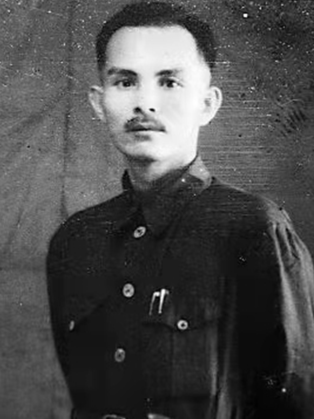 1931年，地下党符振中去大新酒店接头，到达预先说好的房间时，他发现里面坐了好几