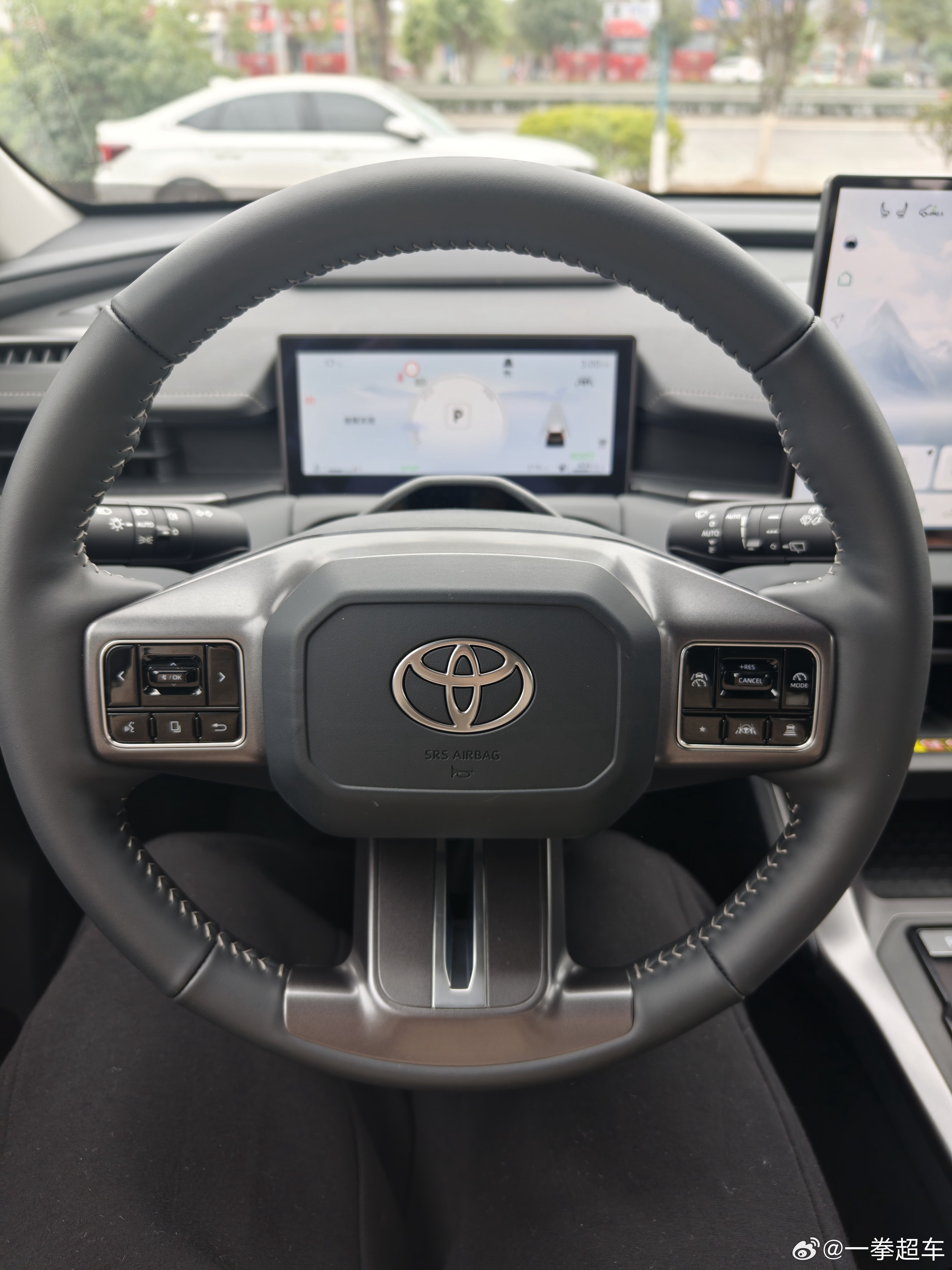 顺手试了下威兰达，虽然这车和荣放是姊妹车但还是能明显感觉到一些不同的。威兰达开着