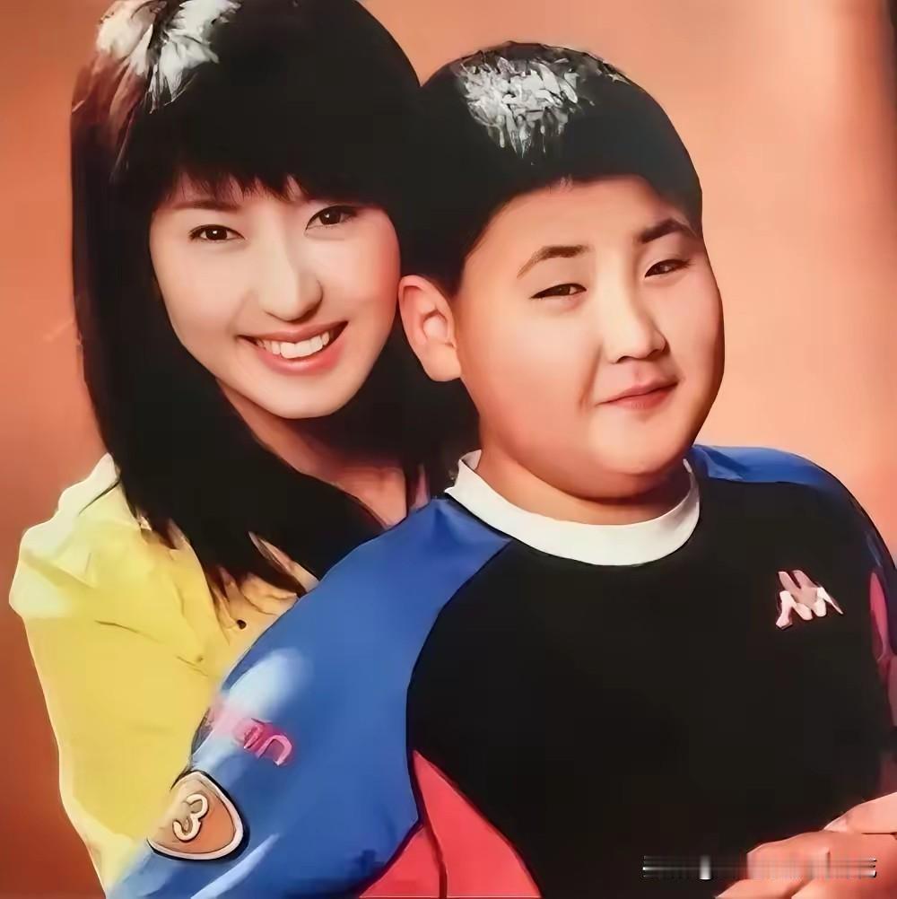 看完了整个事儿，我脑子里就一个念头：她得求多少人，得送多少钱，才能把孩子塞进