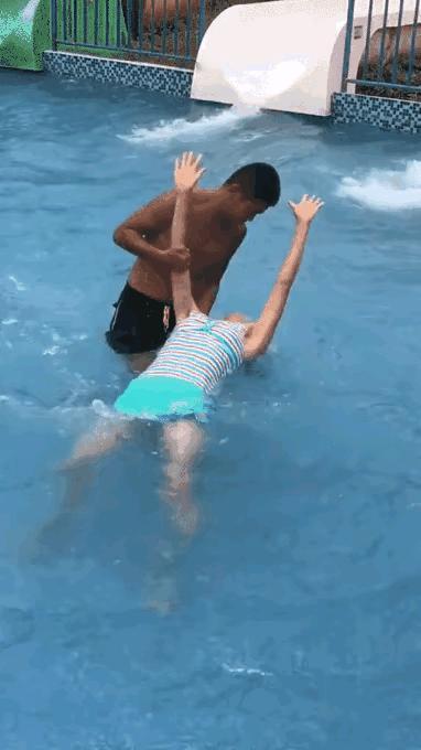 小哥哥:下次不救了。