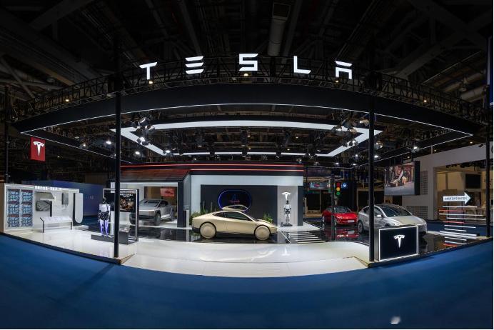 Cybercab，Optimus，一起亮相进博会了这应该是Cybercab在亚太