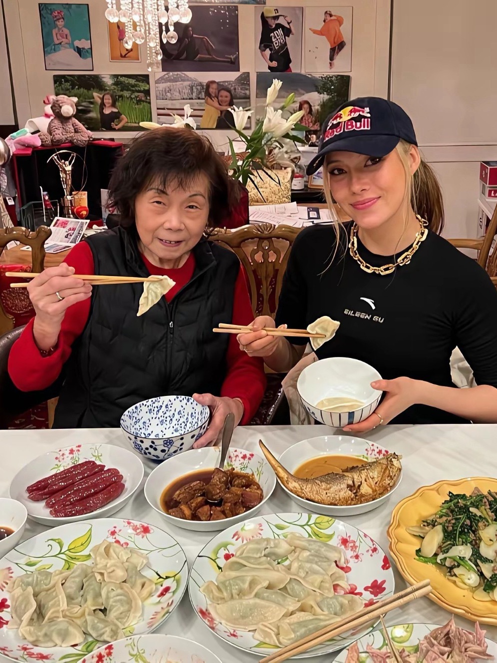 谷爱凌是妥妥的中国胃吧！在家炫火锅，年夜饭吃中式饺子，日常狂晒中餐