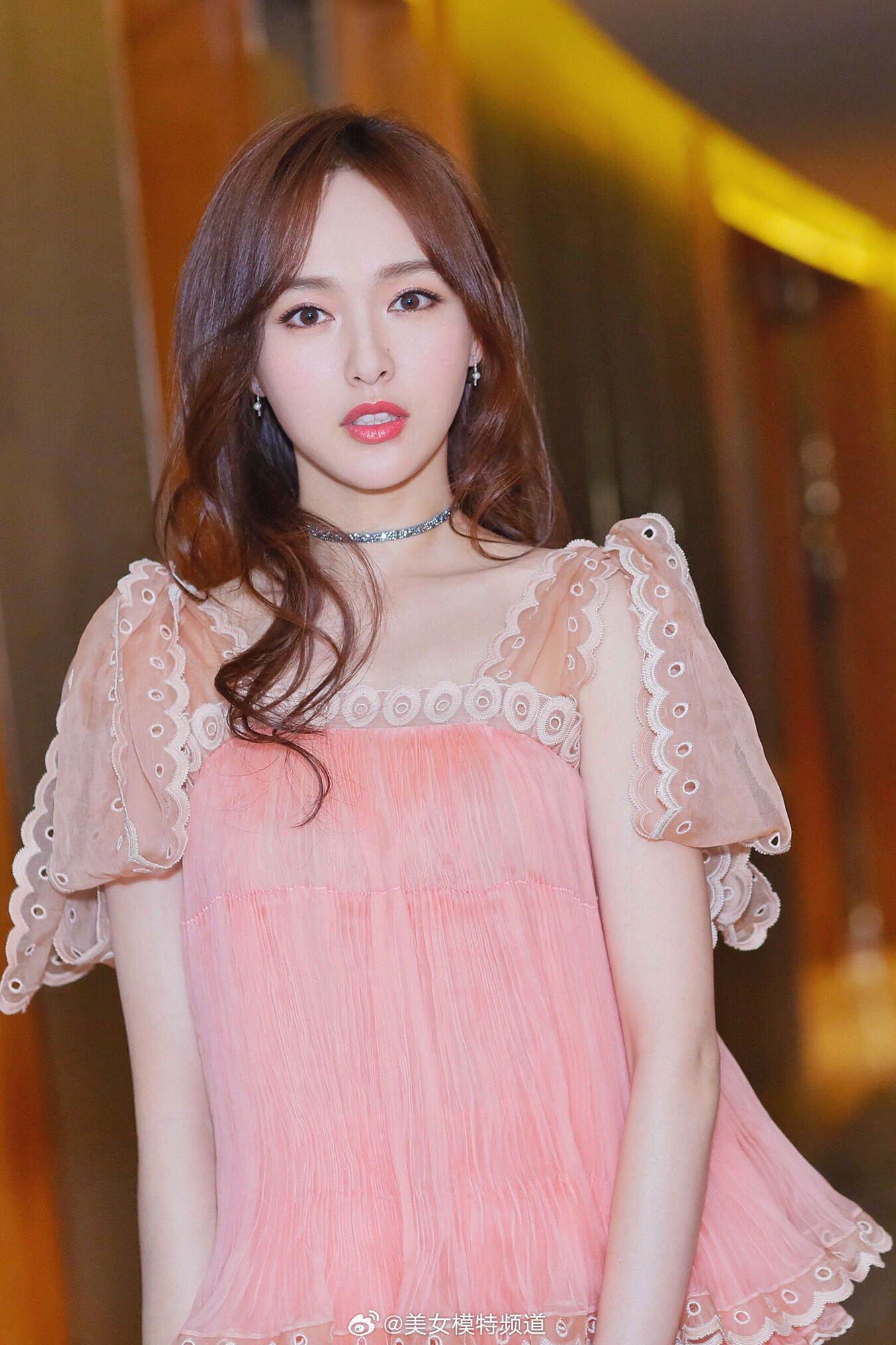 唐嫣姐姐的一组穿搭造型成熟优雅