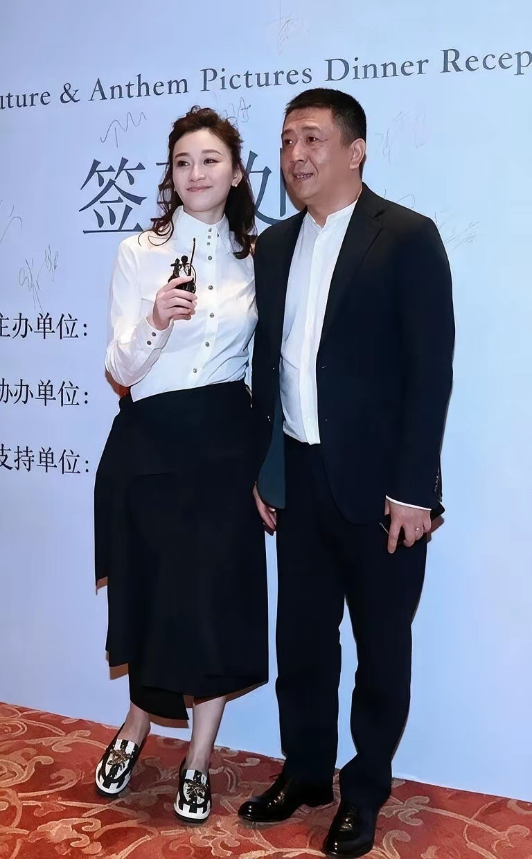 5个亿的承诺，换来的却是2327万的债务。当年徐佳宁那句“让你作”，把李小冉宠成