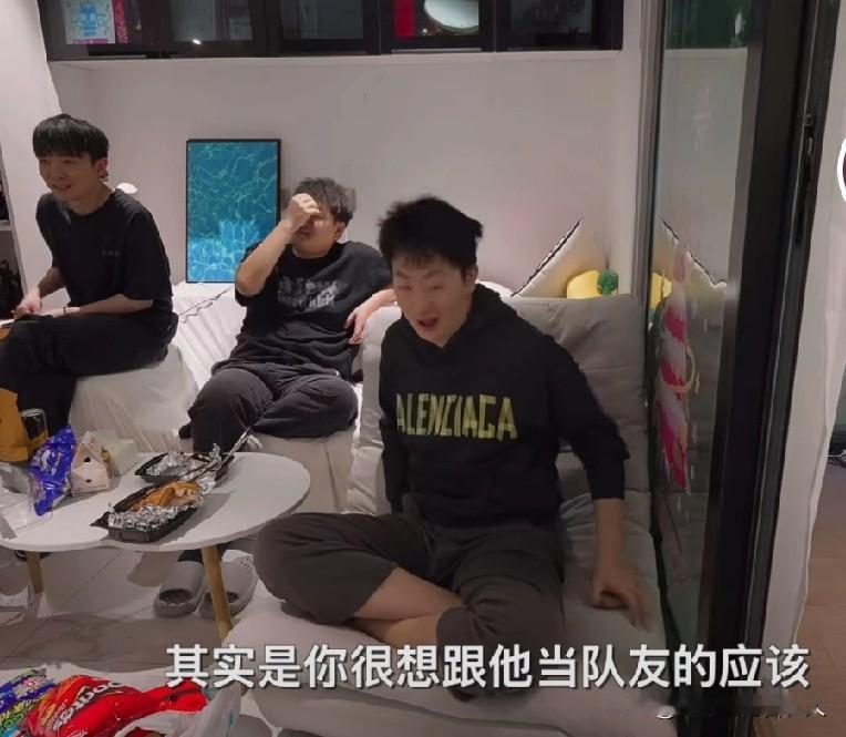 Yagao曾多次公开表达想和JackeyLove做队友的意愿，核心是认可Jack