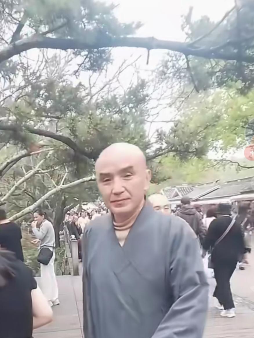 前几天都在讨论这个头套和尚，阴谋论一大堆，说的越来越玄乎，结果调查结果出来了…