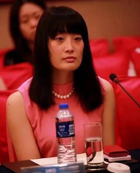 宗馥莉真让人刮目相看！从网上爆出的各种细节可以看出，在她13岁的时候就已经知道了
