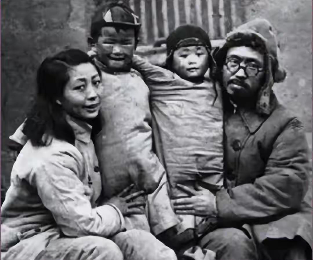 1937年，23岁的林月琴刚怀上罗荣桓的孩子，被认定牺牲的前夫竟活着回到延安，组