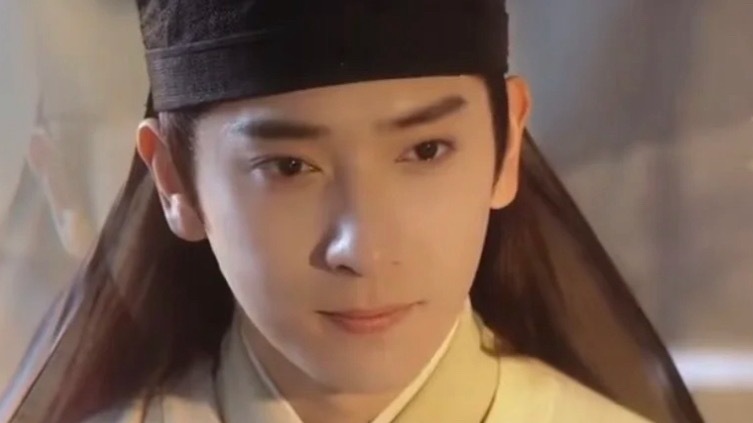 这俩长得怎么一模一样