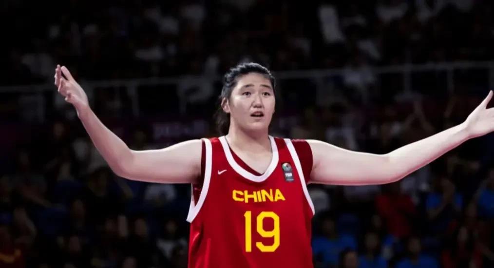 中国女篮124：57大胜波黑女篮，一战彻底认识了三名球员！1、张子宇对于中国