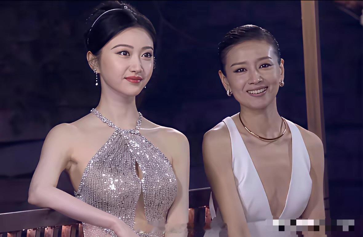景甜被称为合影杀手，她无论和谁合影就没有输过，当年董洁被秒了​​​